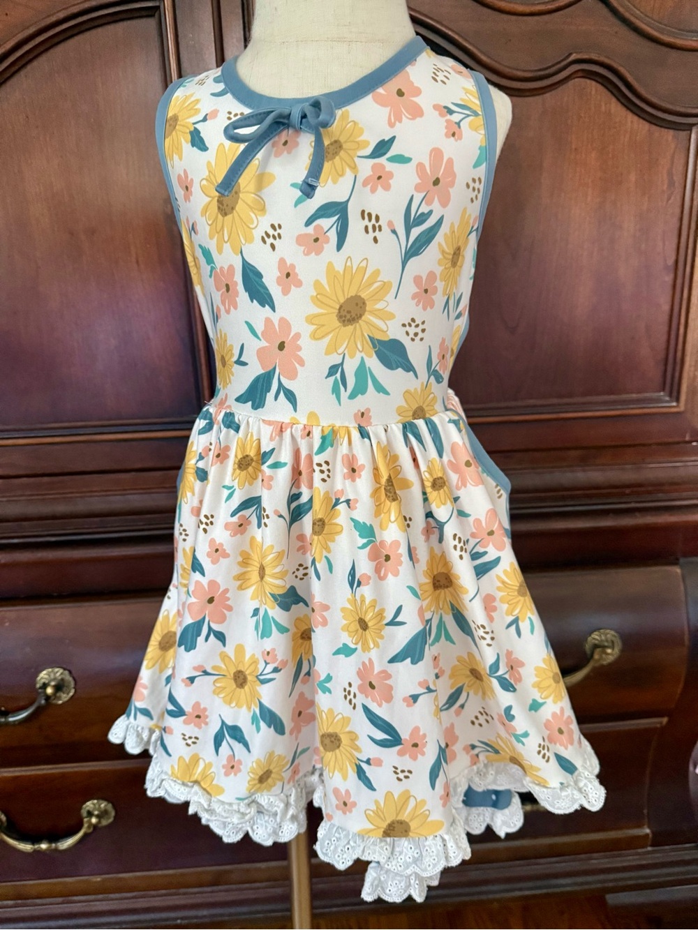 Cheeky Plum Girls 4T Floral Twirl Dress Open Back Bow Lace Boutique